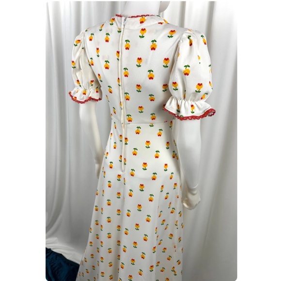 Vintage 1960’s 1970’s Floral Maxi Dress in Dusty White with Red Smocking • XS/S - Picture 9 of 10